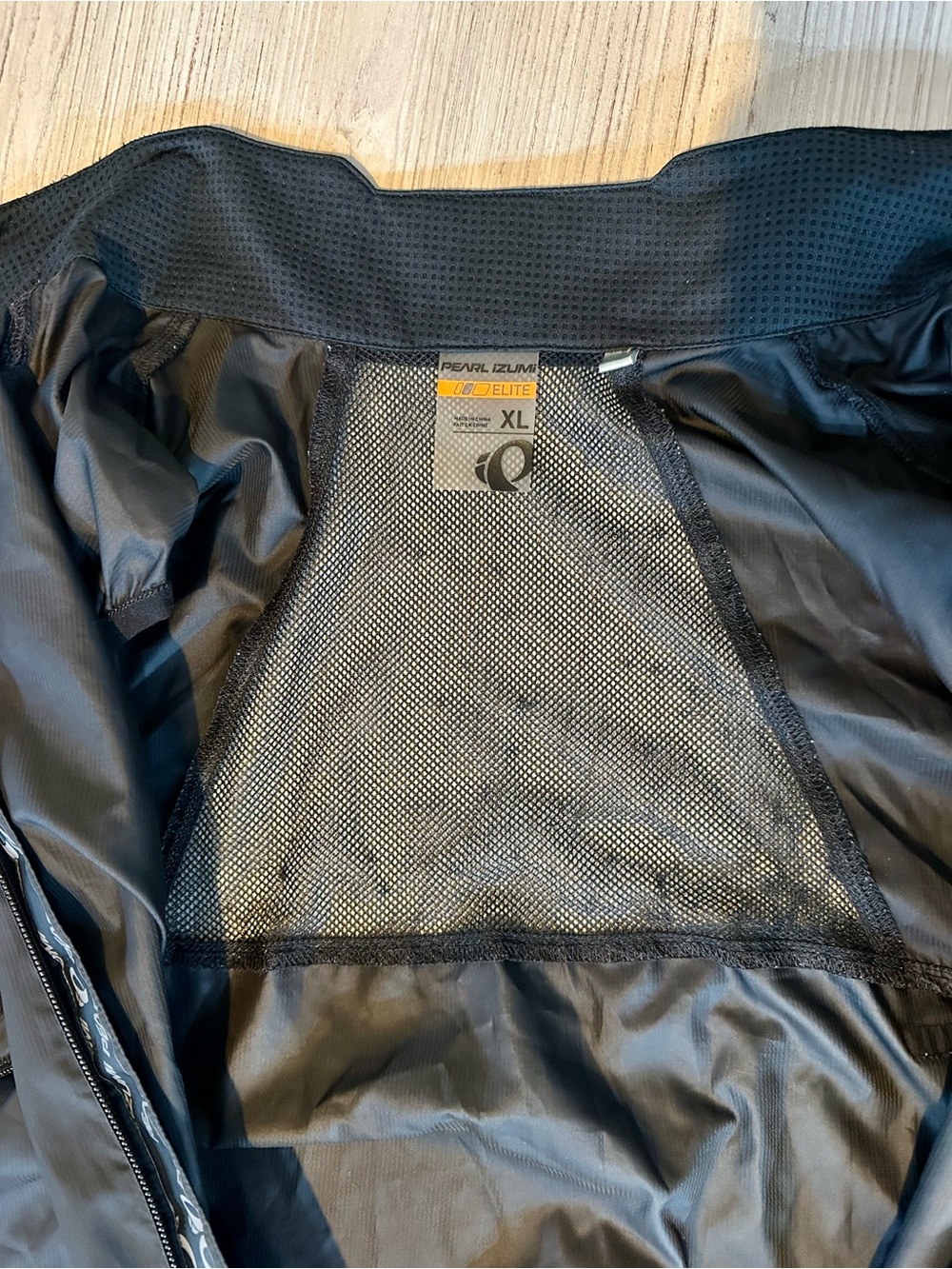 Pearl Izumi Black Jacket with Yellow Lining - Picture 7 of 9
